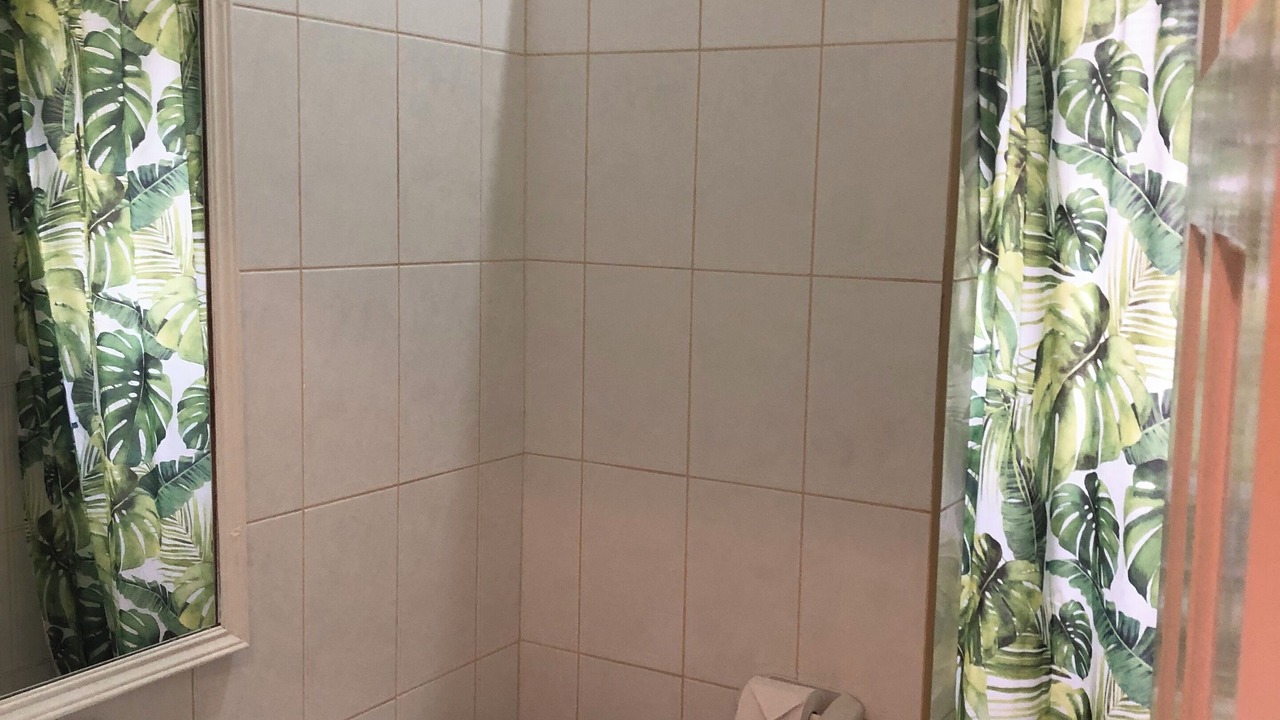 Photo of Bathroom in Apple Hall