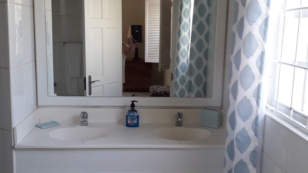 Photo of Bathroom in Apple Hall