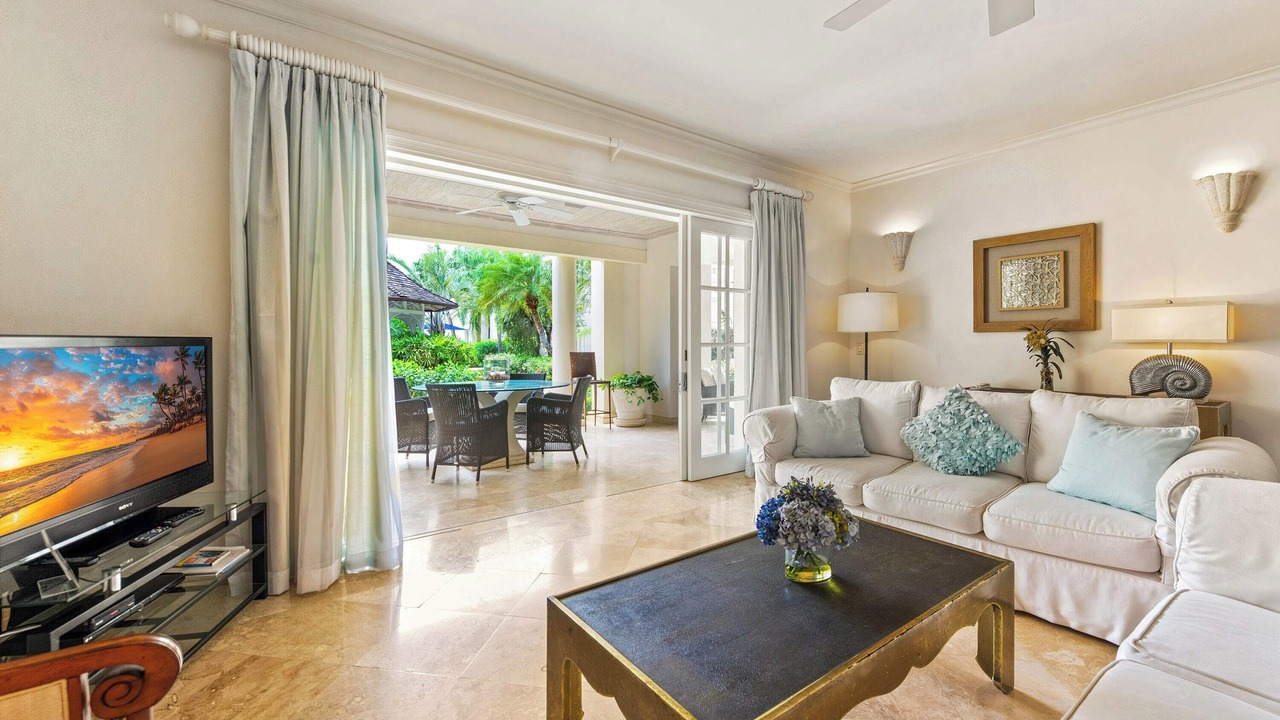 Photo of Livingroom in Schooner Bay