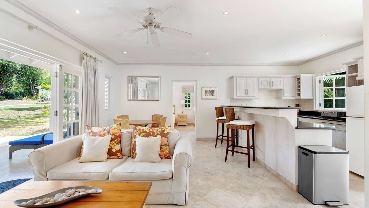 Photo of Livingroom in Paynes Bay