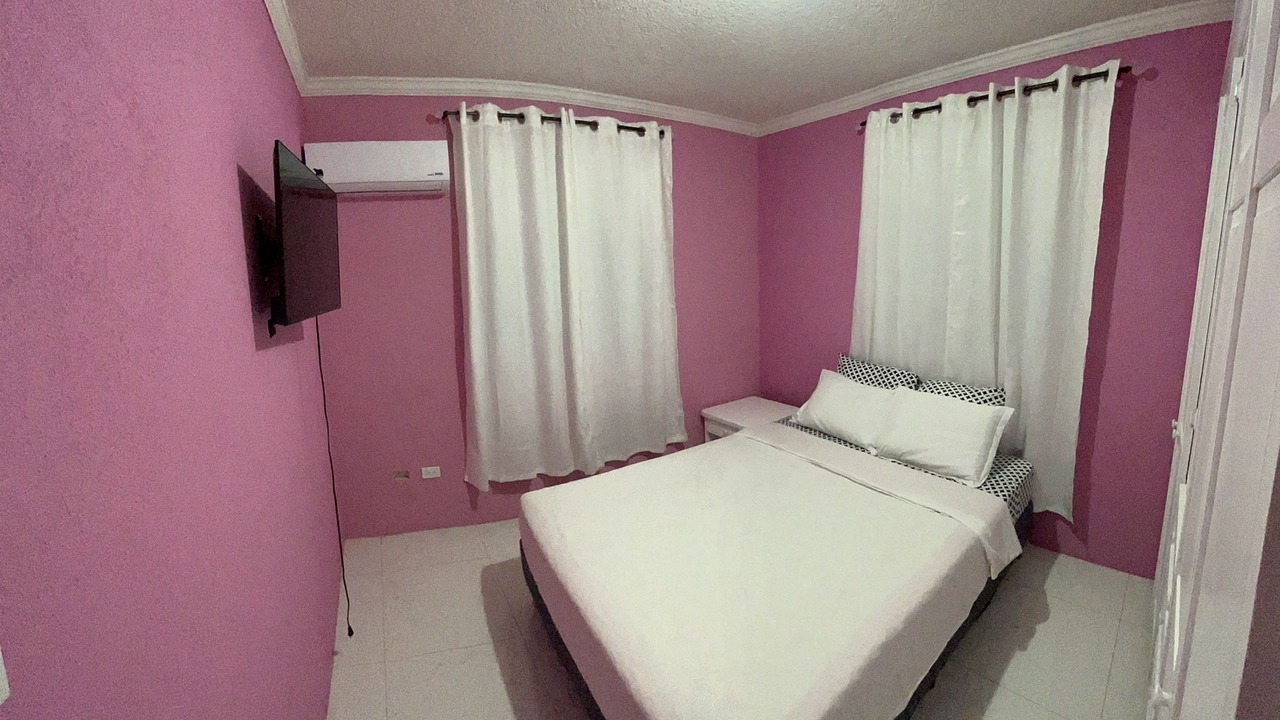 Photo of Bedroom in Oistins