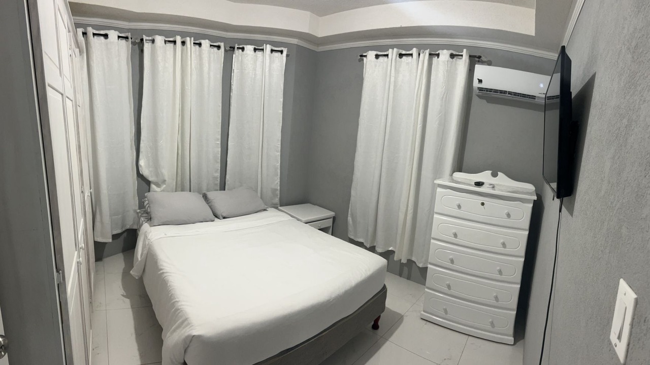 Photo of Bedroom in Oistins