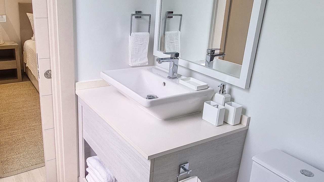 Photo of Bathroom in Porters