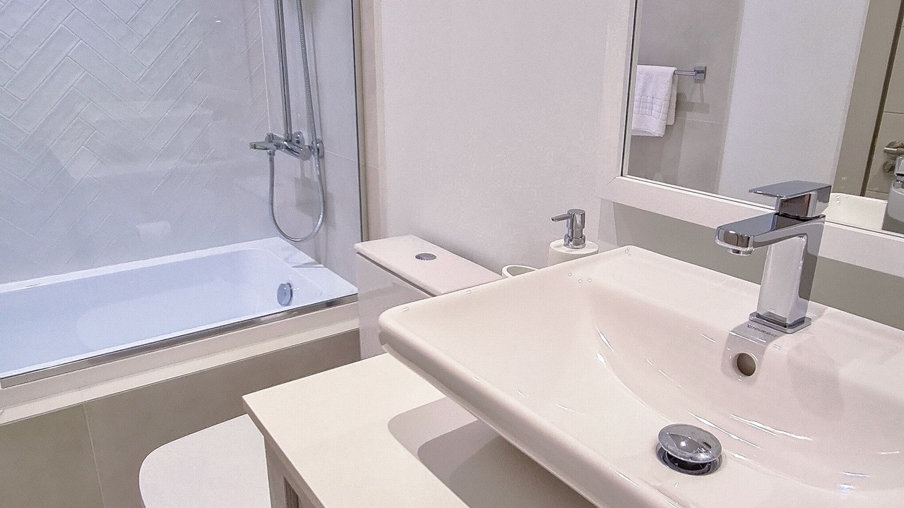 Photo of Bathroom in Porters