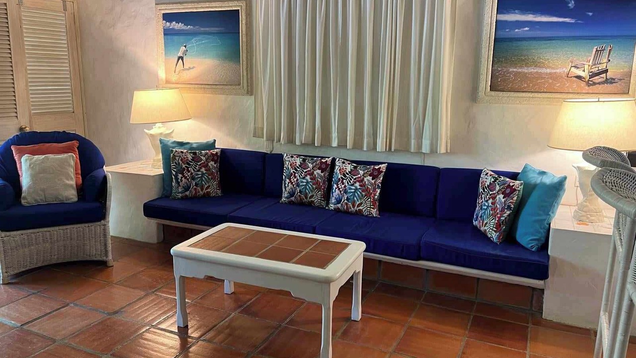 Photo of Livingroom in Gibbs Bay