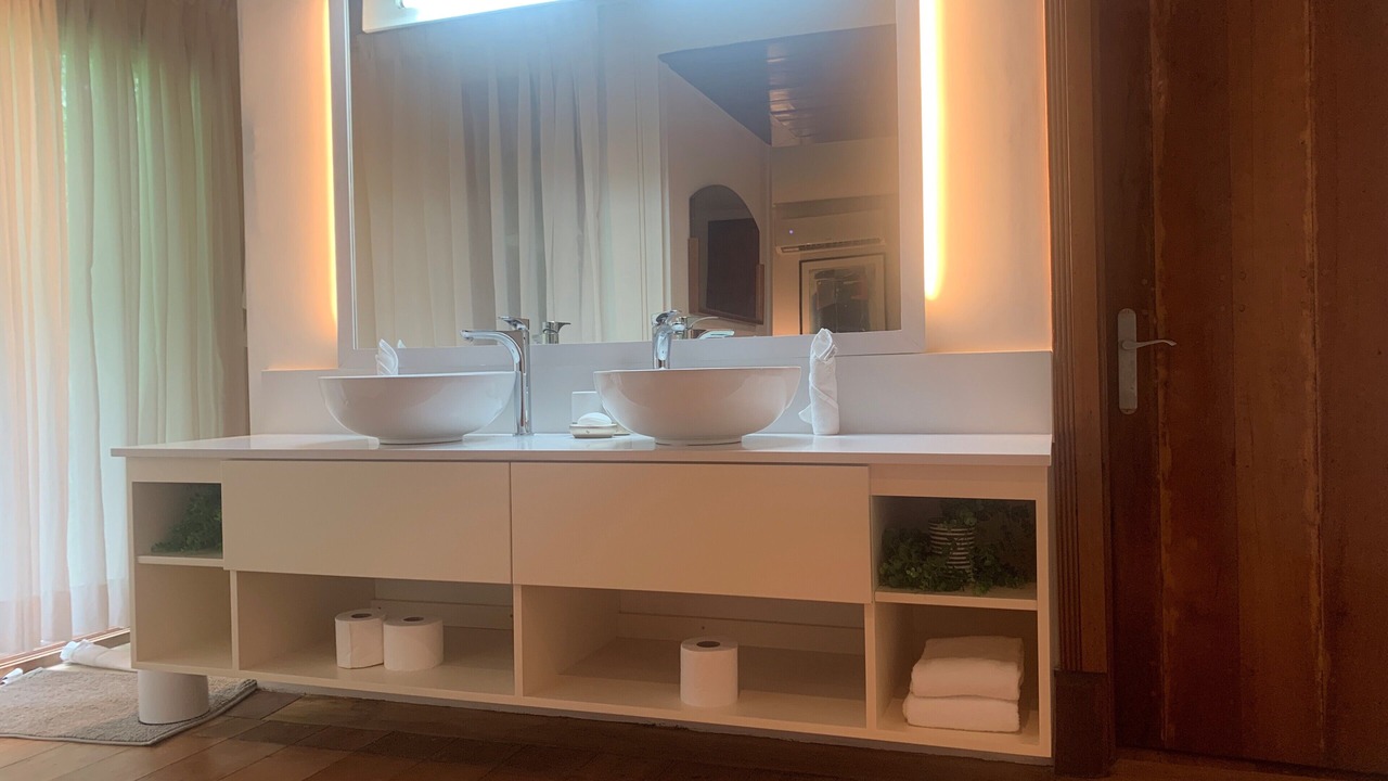 Photo of Bathroom in Porters