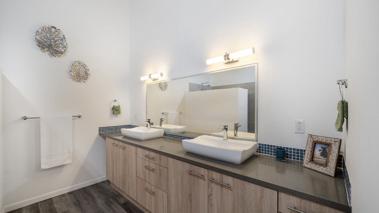 Photo of Bathroom in Porters