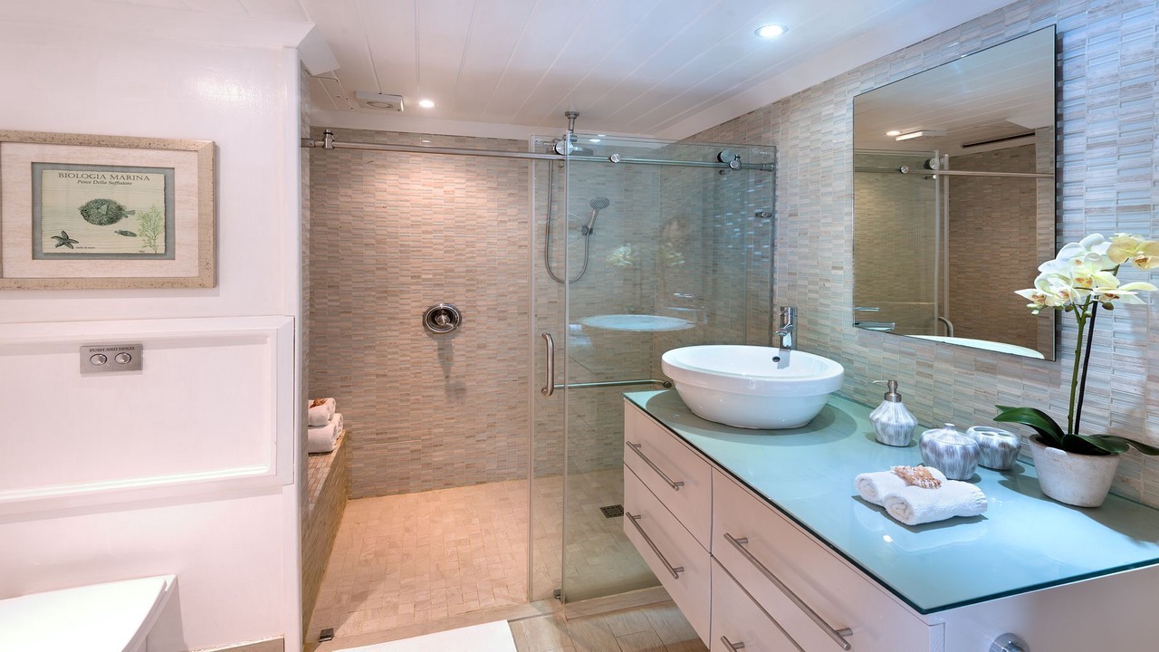 Photo of Bathroom in Porters