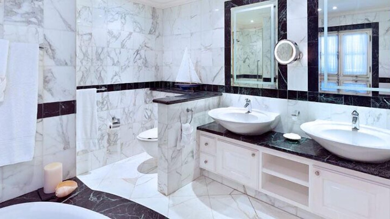 Photo of Bathroom in Schooner Bay