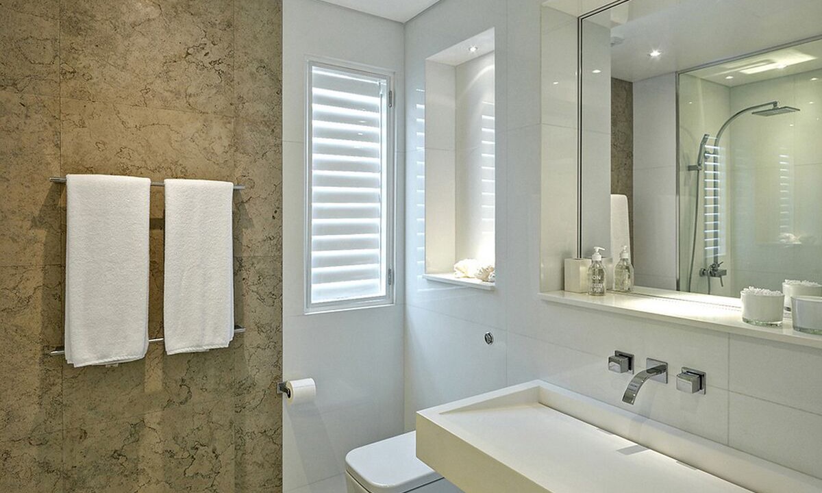 Photo of Bathroom in Porters