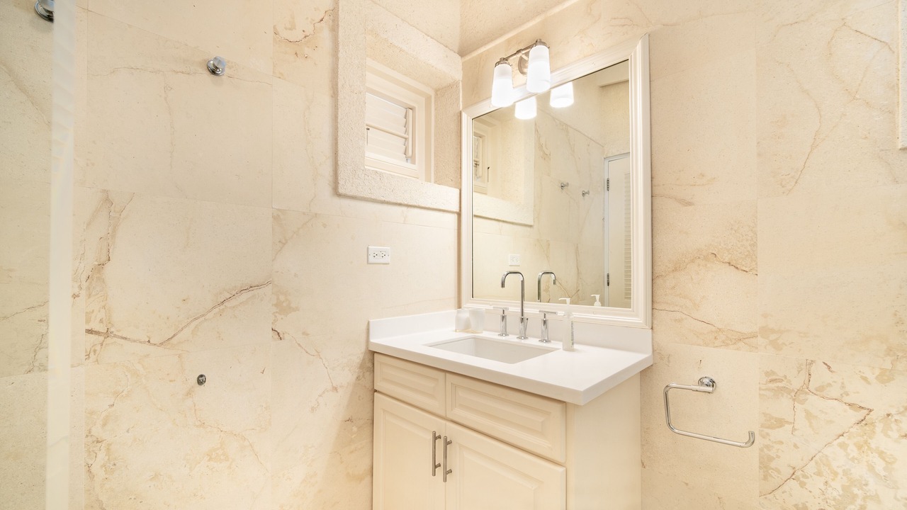 Photo of Bathroom in Clinketts