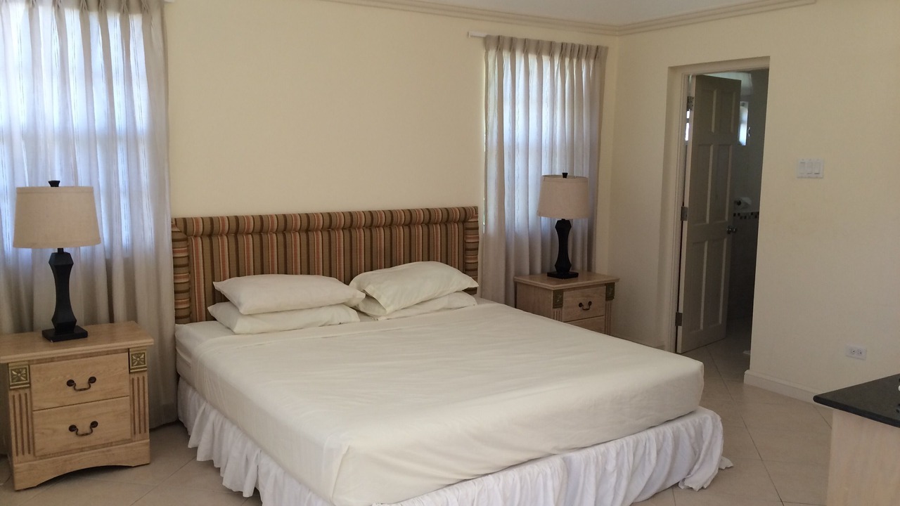 Photo of Bedroom in Oistins