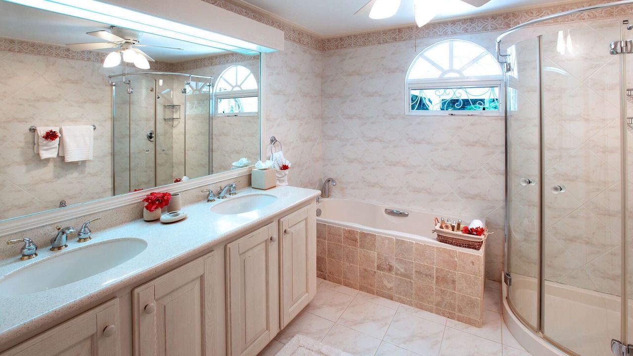 Photo of Bathroom in Paynes Bay