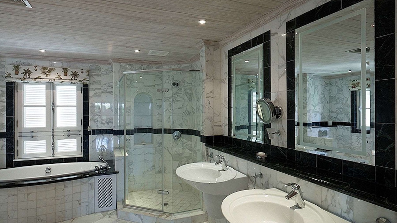 Photo of Bathroom in Schooner Bay