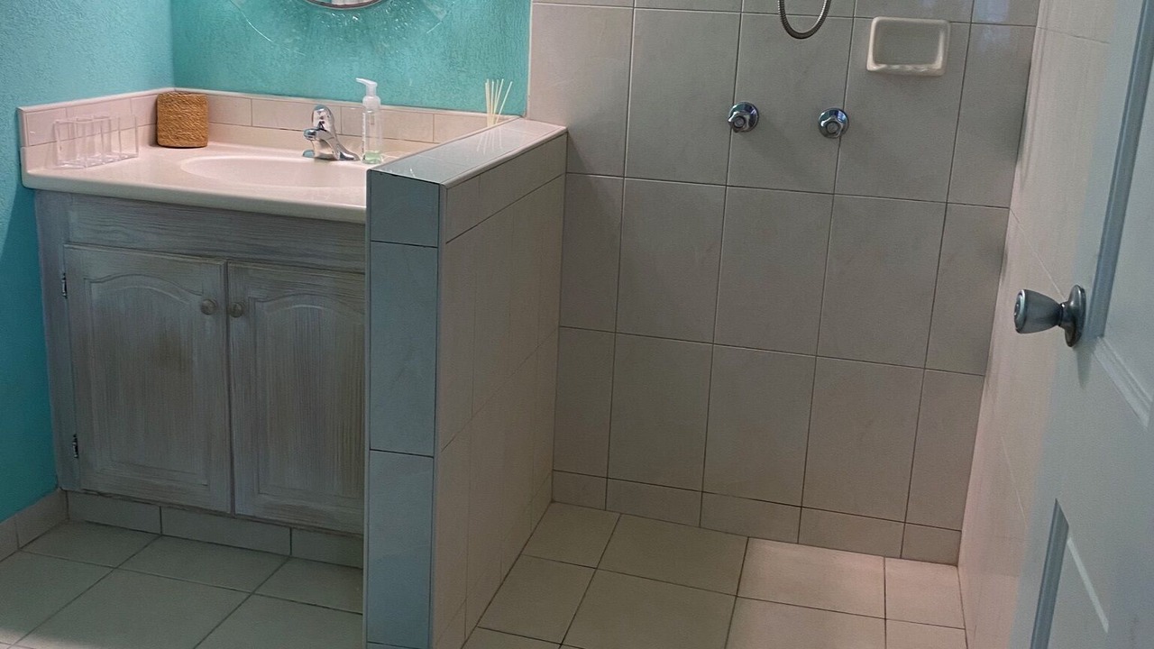 Photo of Bathroom in Porters