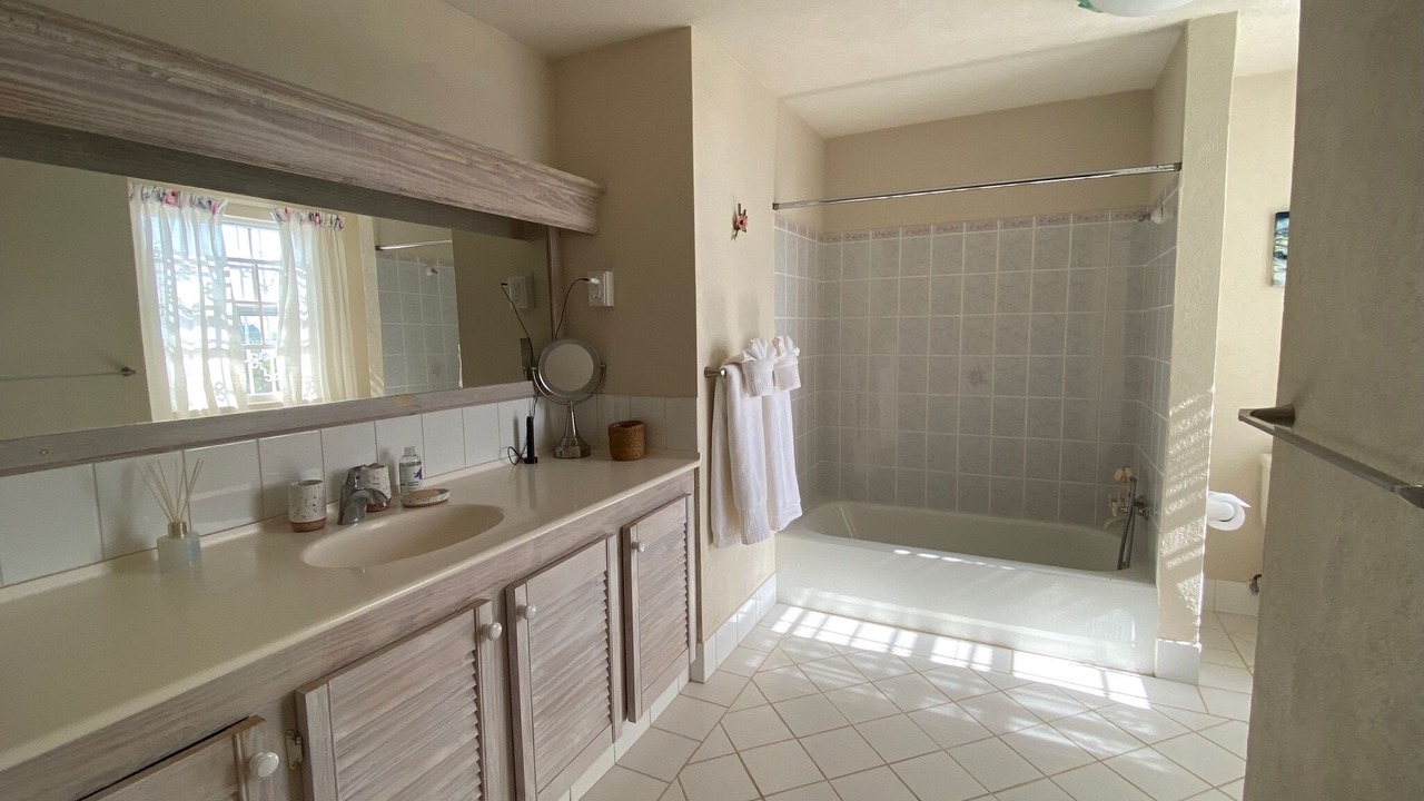 Photo of Bathroom in Porters