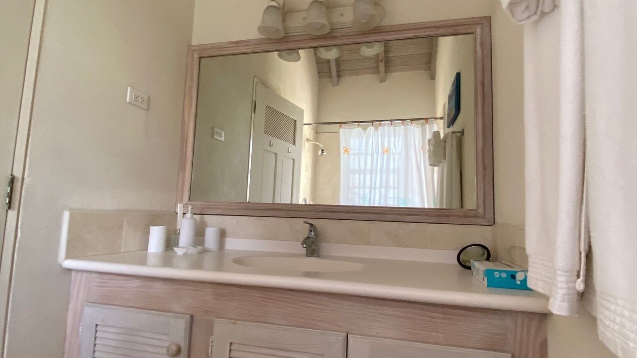 Photo of Bathroom in Porters