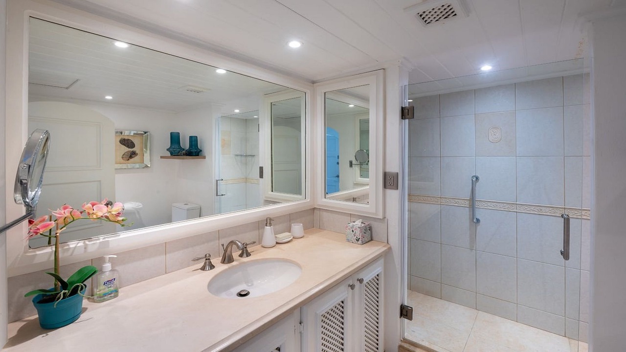 Photo of Bathroom in Porters