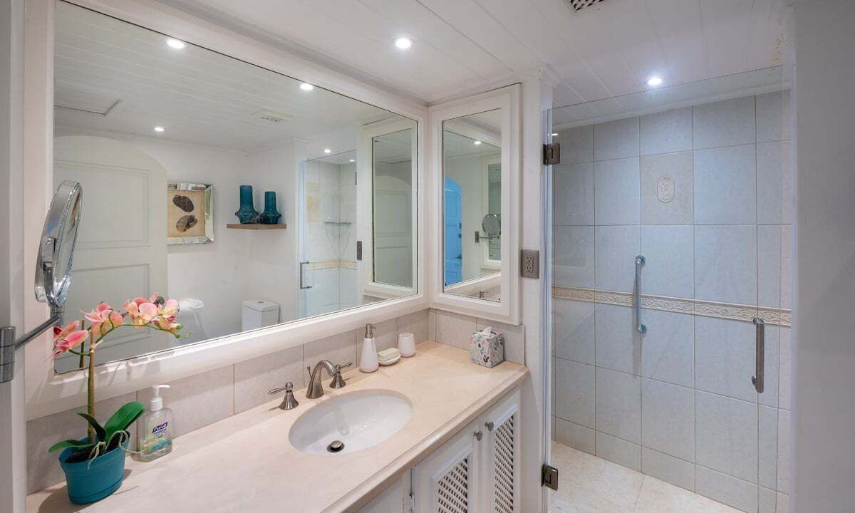 Photo of Bathroom in Porters