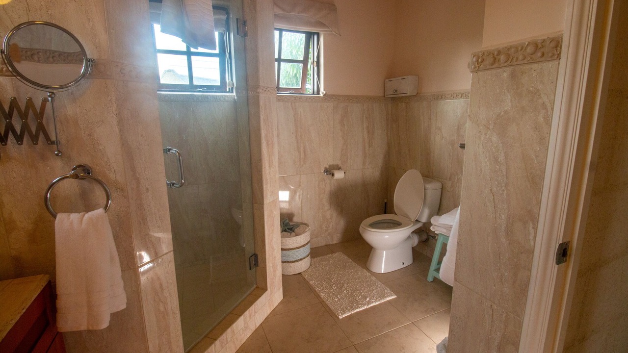 Photo of Bathroom in Clinketts