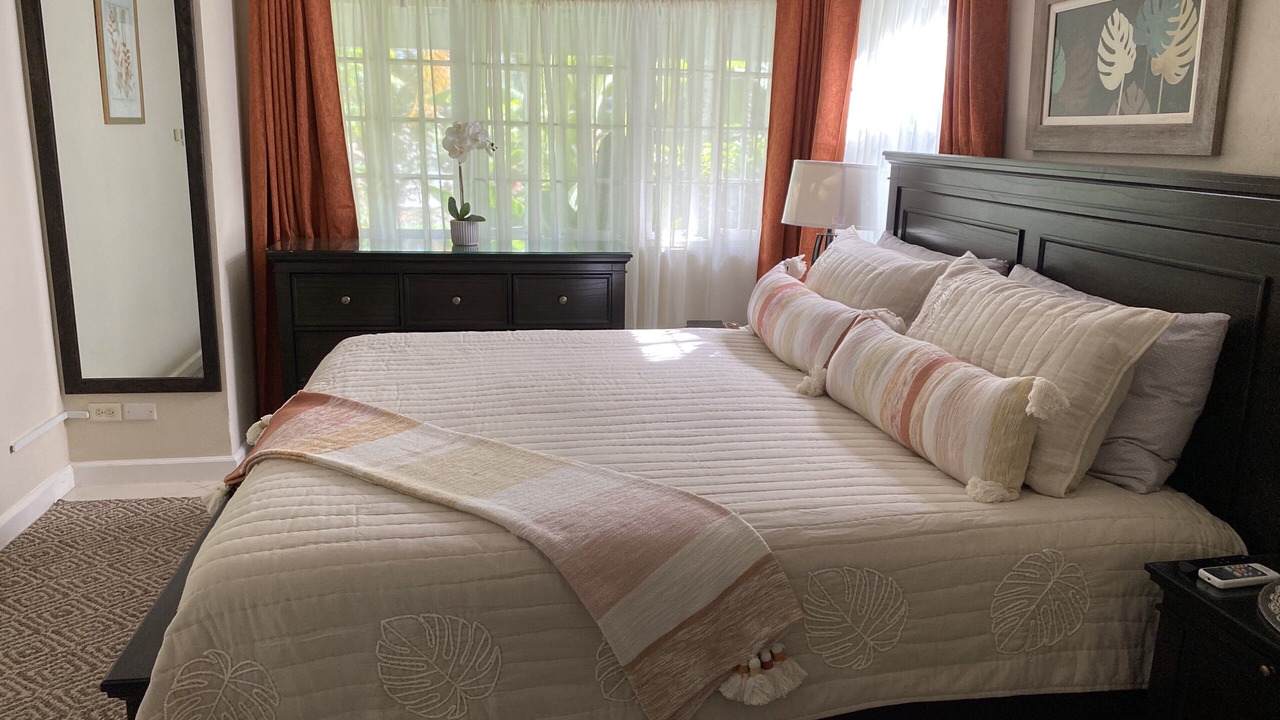 Photo of Bedroom in Marine Gardens