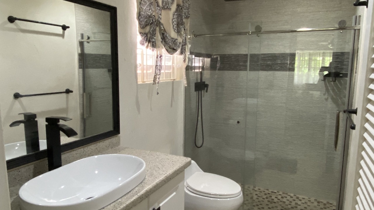 Photo of Bathroom in Marine Gardens