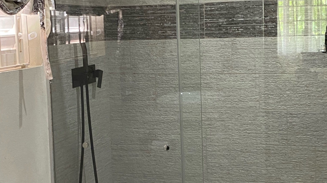 Photo of Bathroom in Marine Gardens