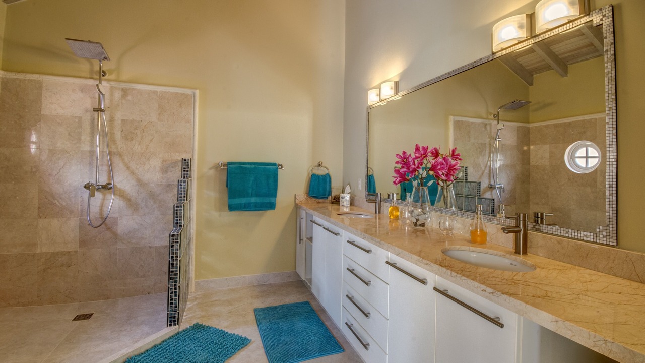 Photo of Bathroom in Porters