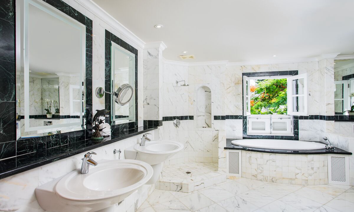 Photo of Bathroom in Schooner Bay