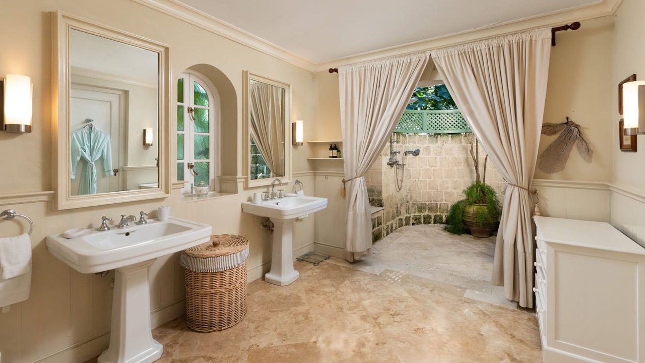 Photo of Bathroom in Clinketts
