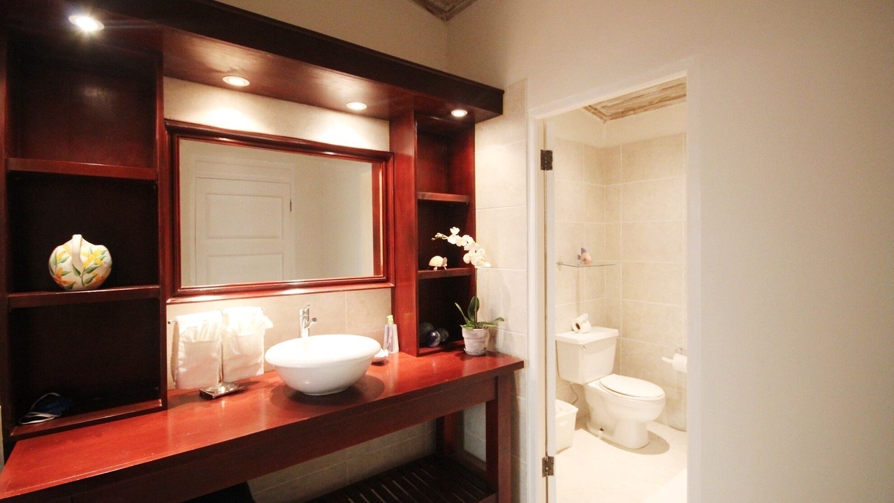Photo of Bathroom in Porters