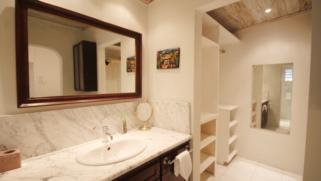Photo of Bathroom in Porters