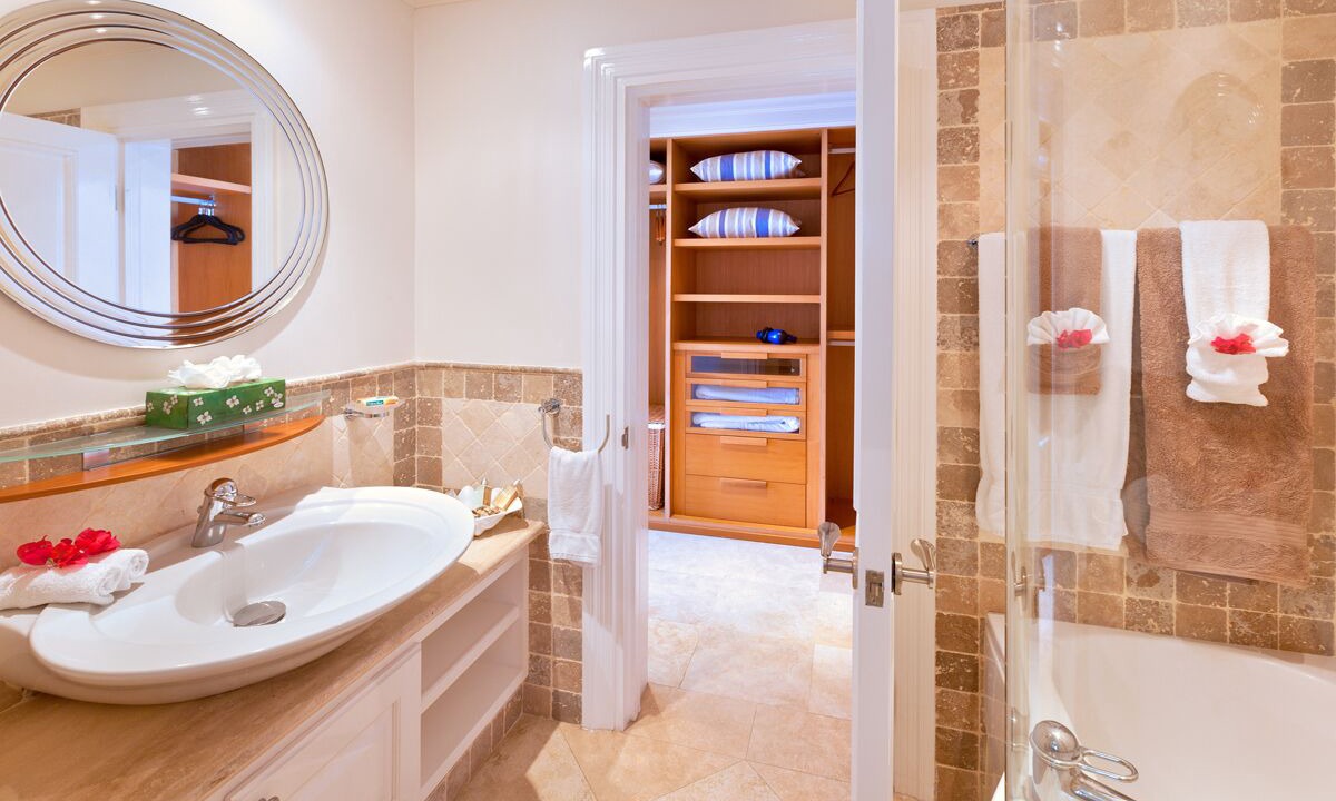 Photo of Bathroom in Schooner Bay