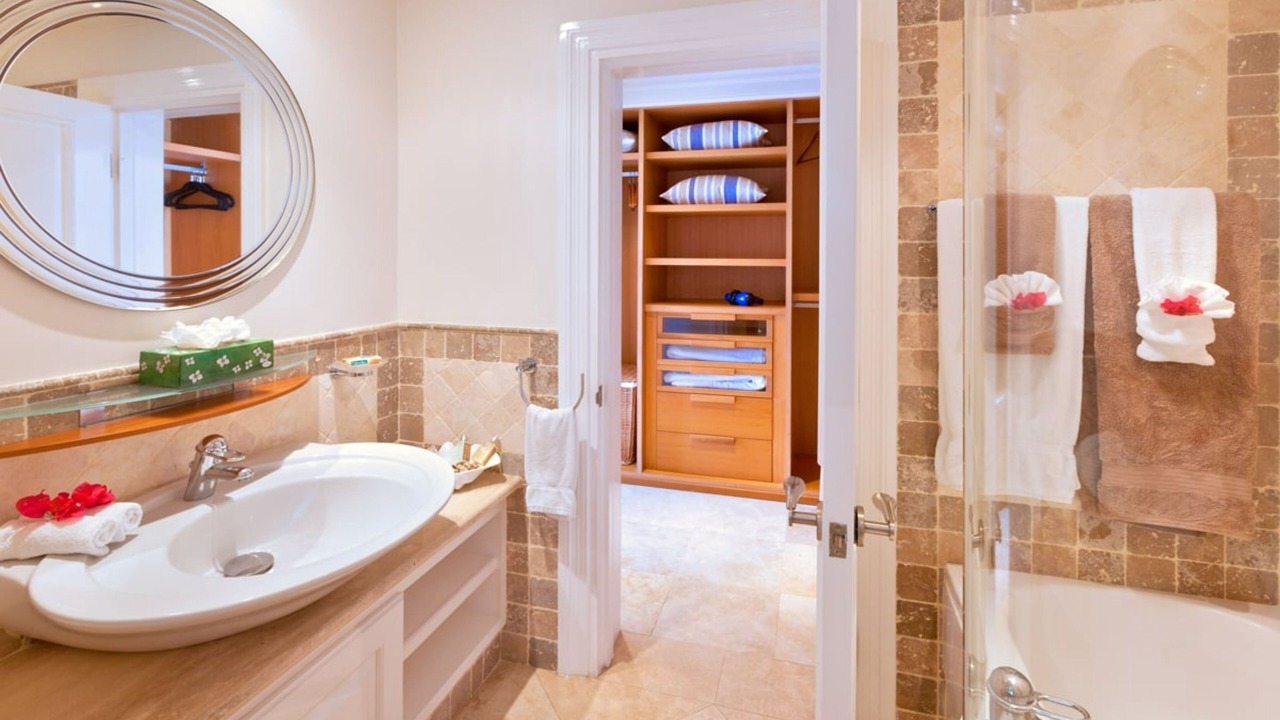 Photo of Bathroom in Schooner Bay