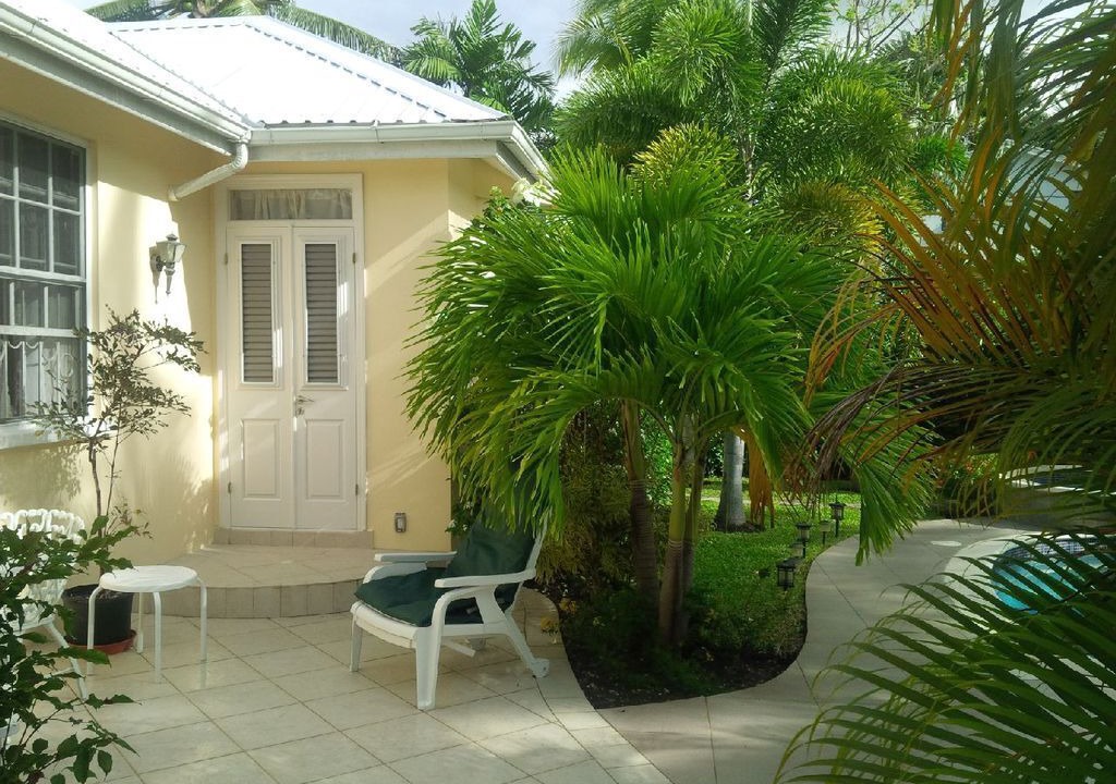 Photo of Patio Balcony in Marine Gardens