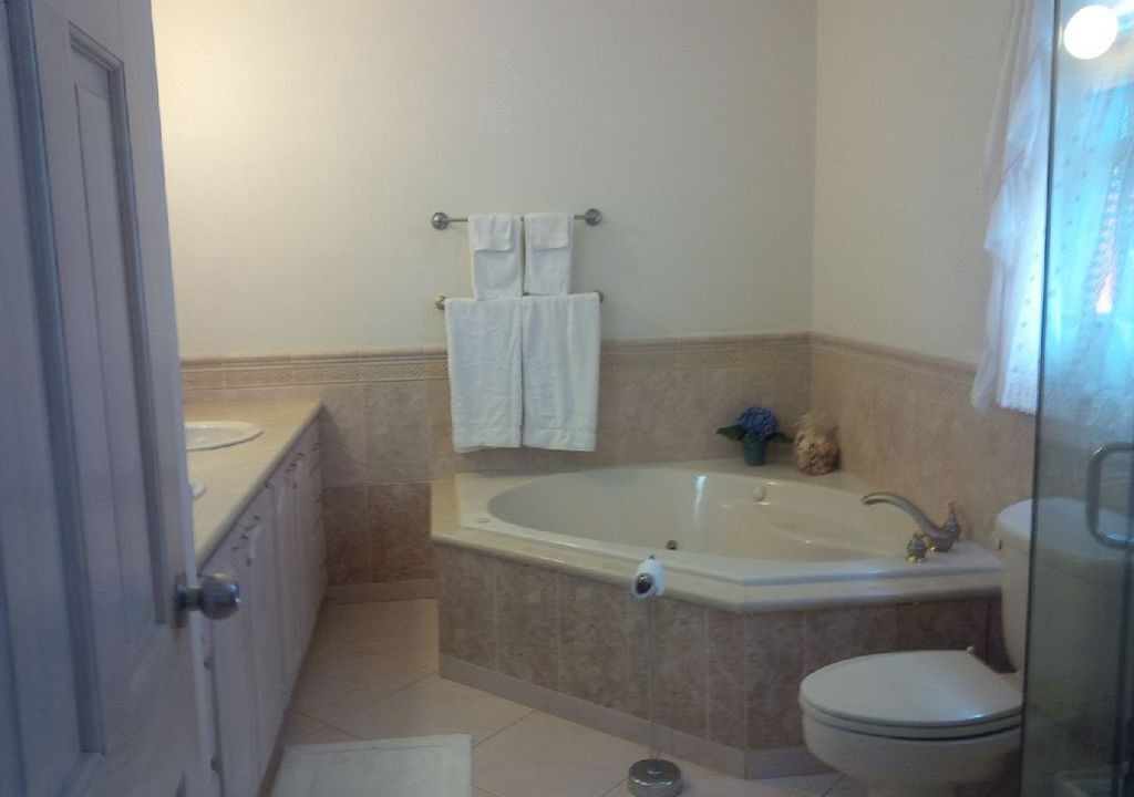 Photo of Bathroom in Marine Gardens