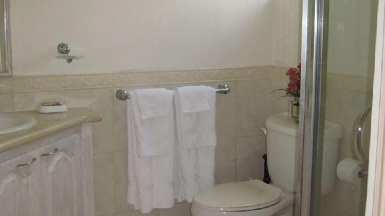 Photo of Bathroom in Marine Gardens