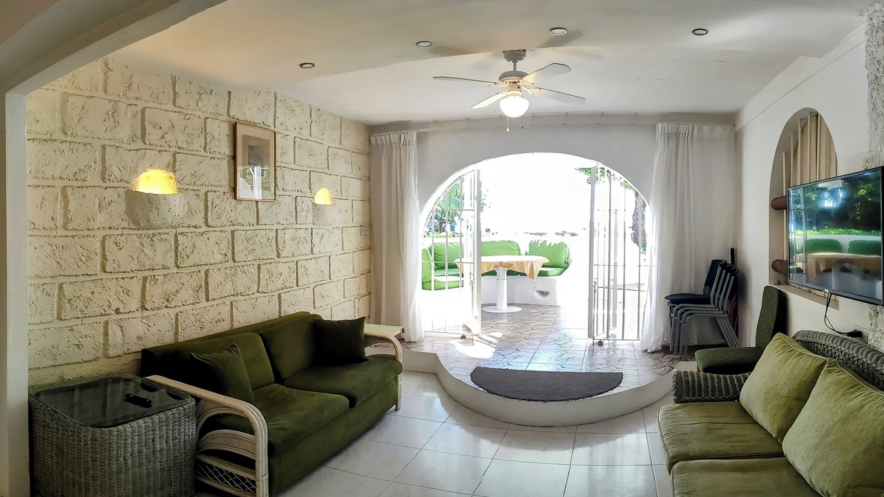 Photo of Livingroom in Bayville
