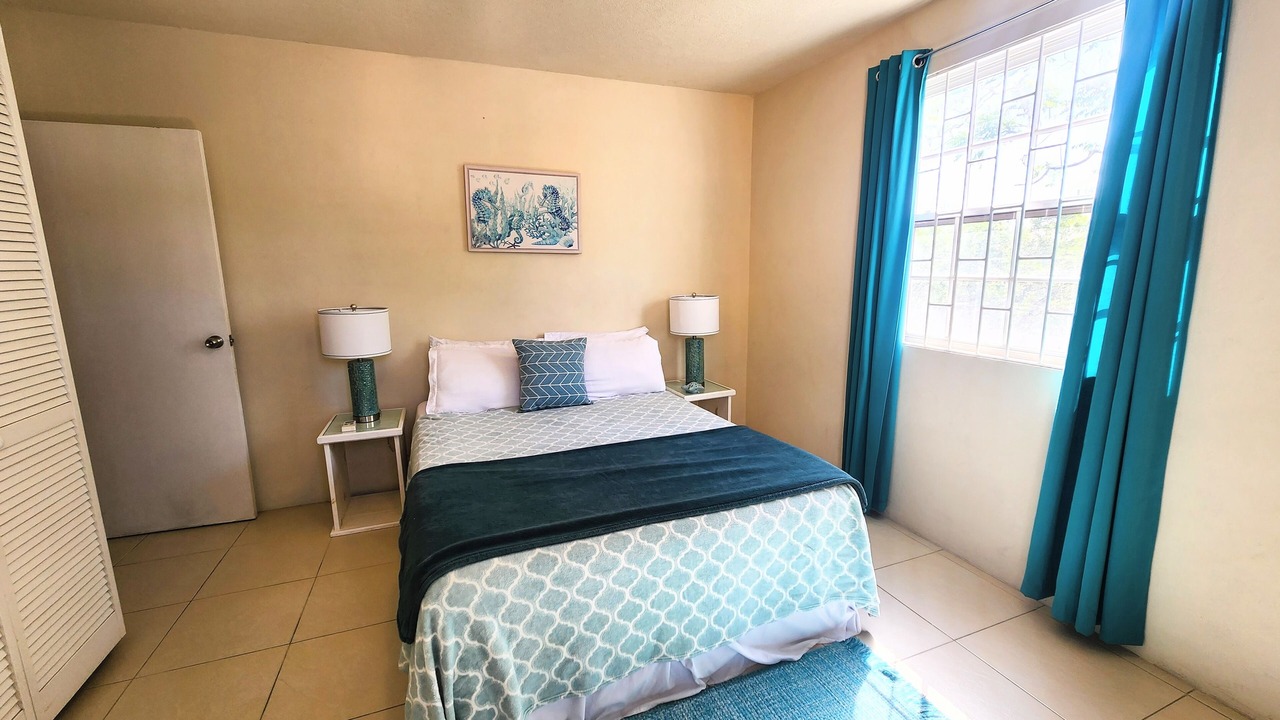 Photo of Bedroom in Oistins