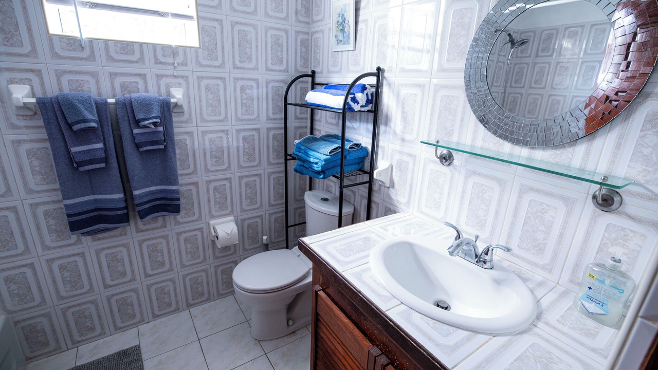 Photo of Bathroom in Clinketts