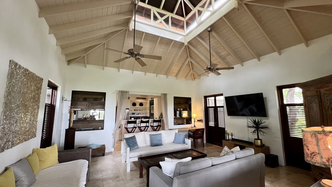 Photo of Livingroom in White Hall