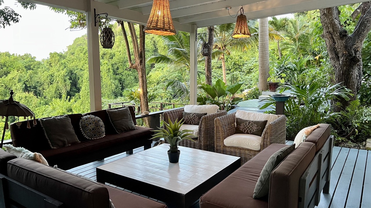 Photo of Patio Balcony in White Hall