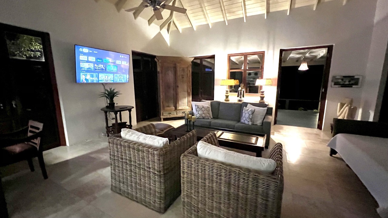 Photo of Livingroom in White Hall