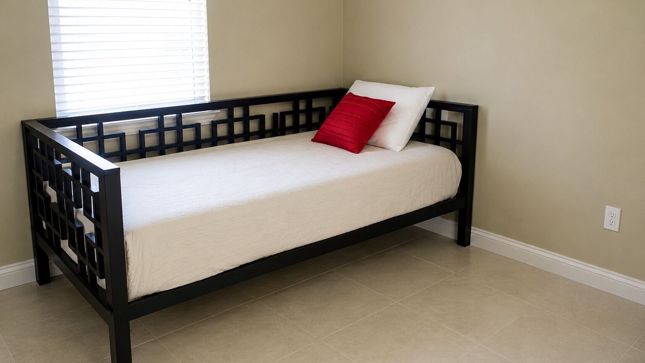 Photo of Bedroom in Apple Hall