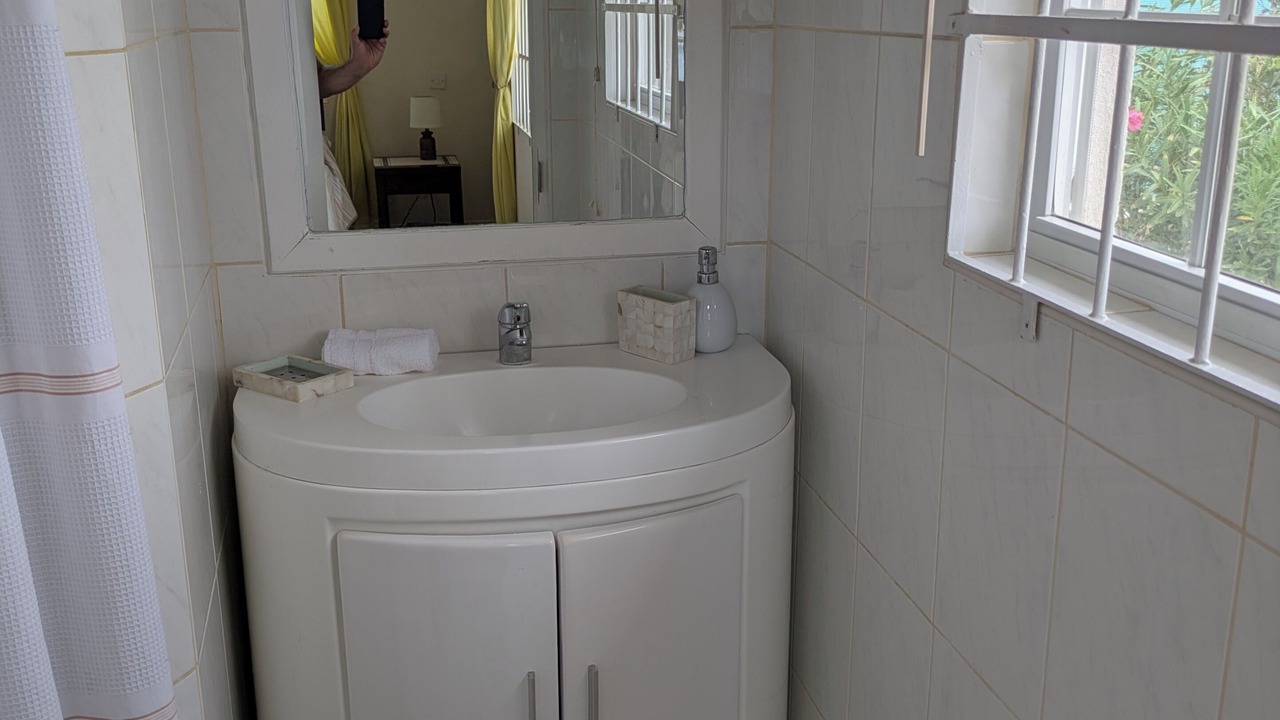 Photo of Bathroom in Apple Hall