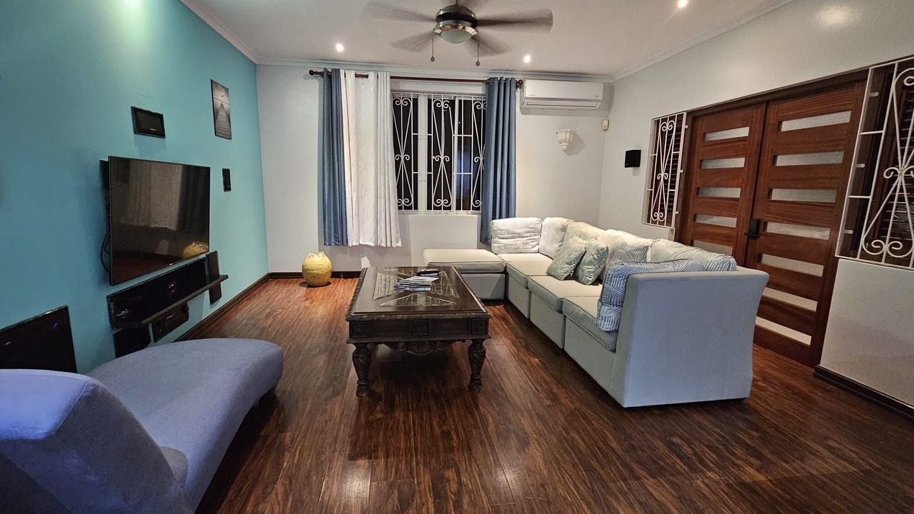 Photo of Livingroom in Mullins
