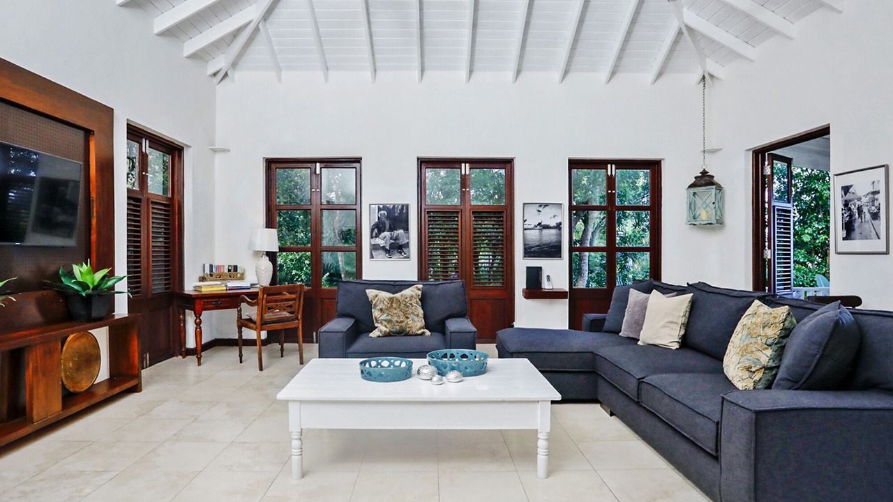 Photo of Bedroom in White Hall