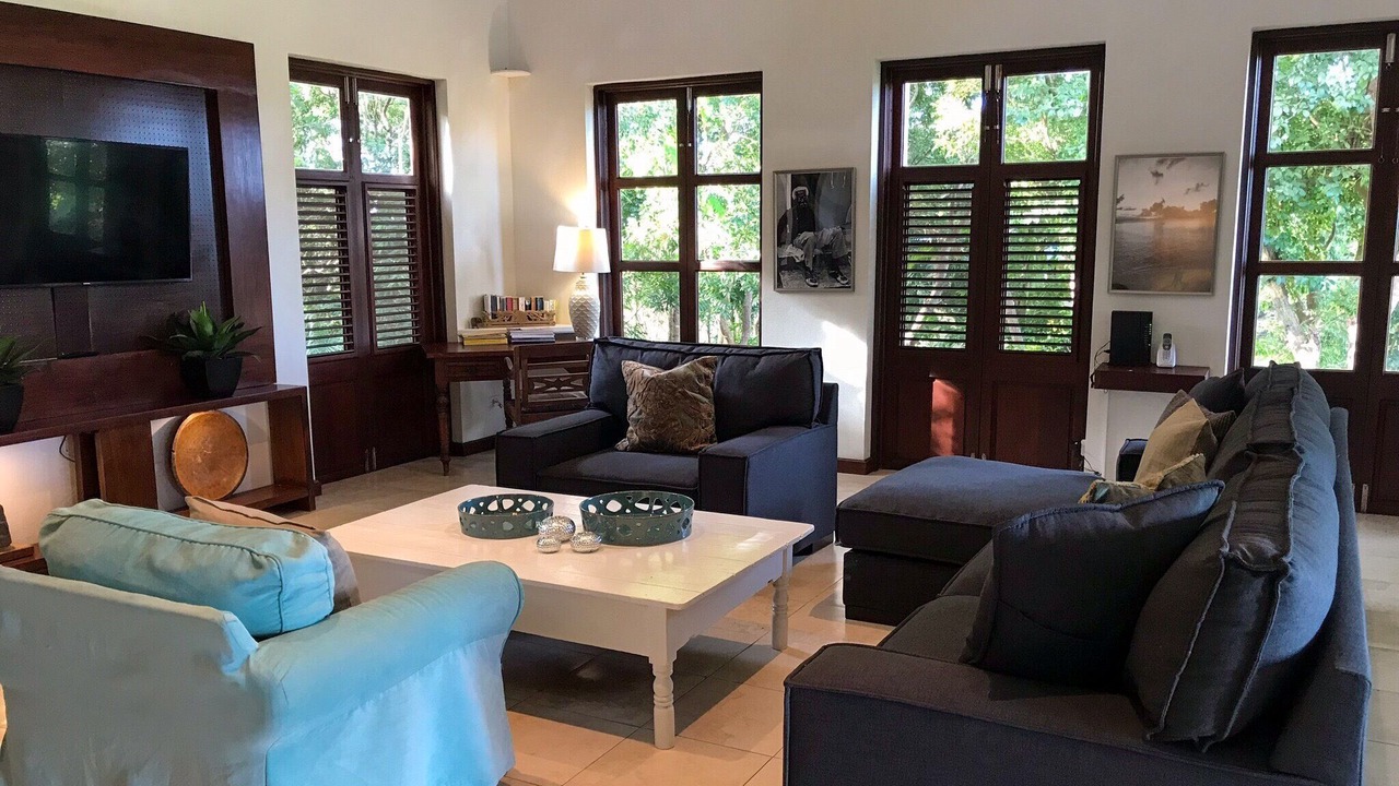 Photo of Livingroom in White Hall
