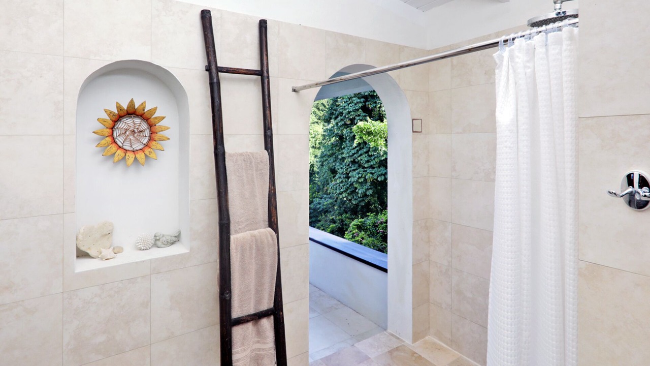 Photo of Bathroom in White Hall