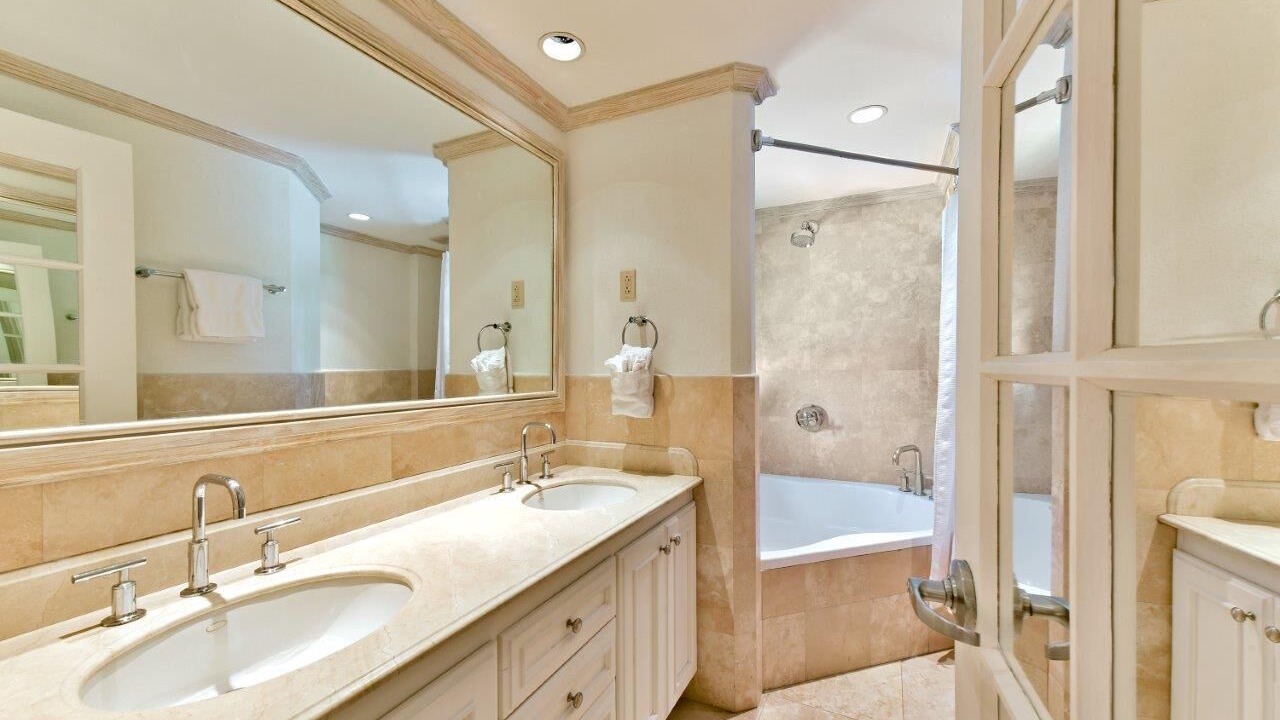 Photo of Bathroom in Oistins